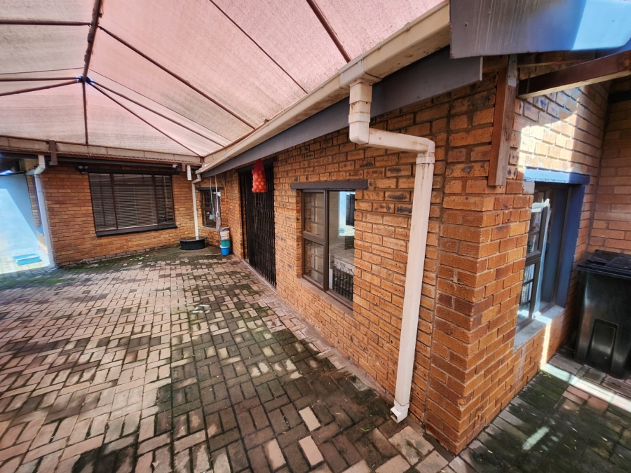 6 Bedroom Property for Sale in Vaalpark Free State